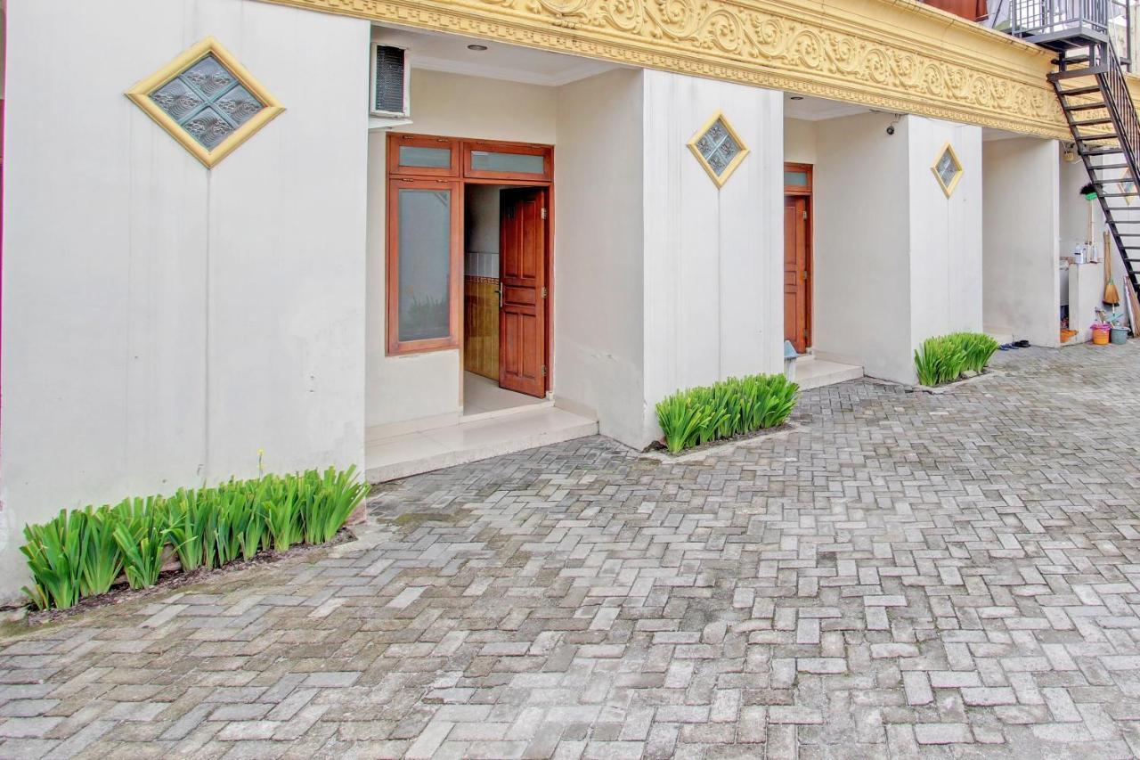 Oyo 91785 Hotel Srikandi Kalasan Tanjungtirto Kültér fotó
